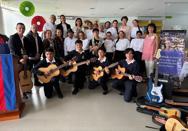 Ministerio de Cultura entrega dotación de instrumentos musicales en Gachetá