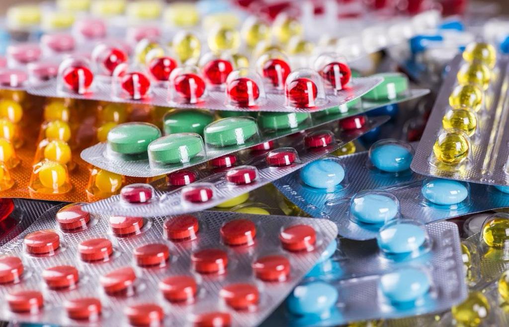 Contraloría anuncia medidas tras decisión de Cruz Verde de no suministrar medicamentos a pacientes de la EPS Sanitas