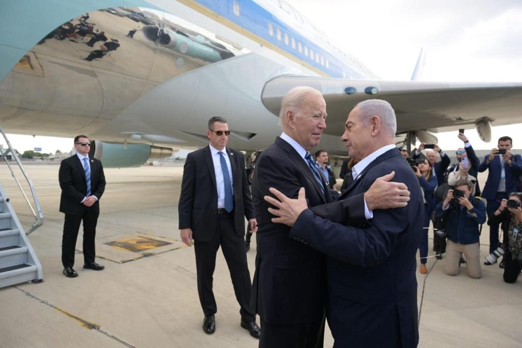 Joe Biden, de visita en Israel, respalda la versión que culpa a combatientes palestinos de la masacre en un hospital de Gaza
