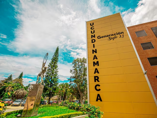 Universidad de Cundinamarca recibe certificación como entidad familiarmente responsable