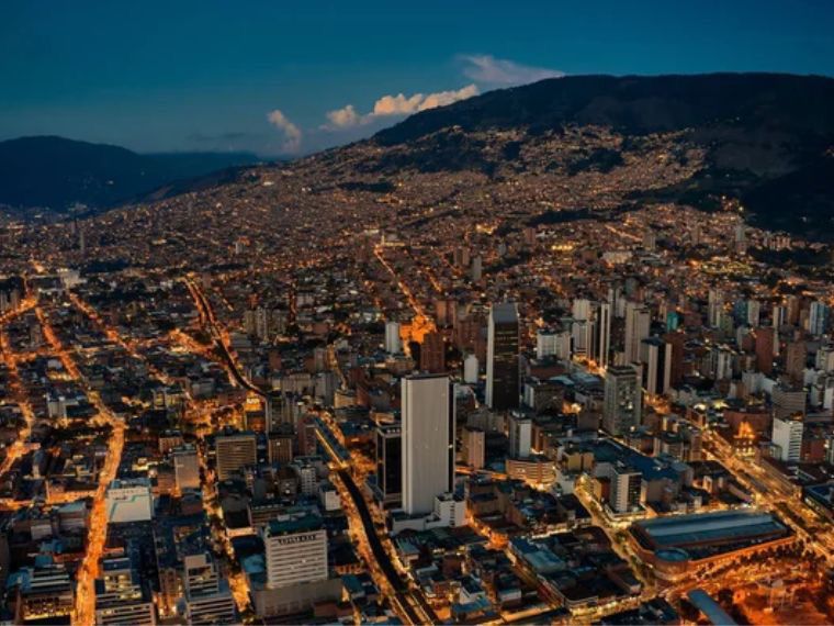 Impulso tecnológico en Medellín: Colombia lidera el crecimiento económico en la región