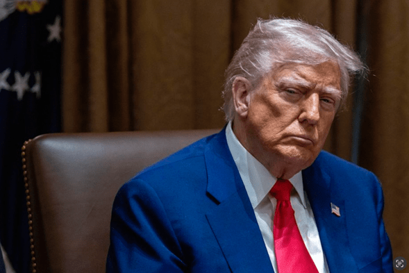 Corte federal de EE. UU. bloquea política arancelaria de Trump por exceder sus poderes 