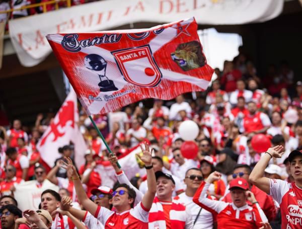 Bogotá recibe a Santa Fe y celebra su título en el parque Simón Bolívar