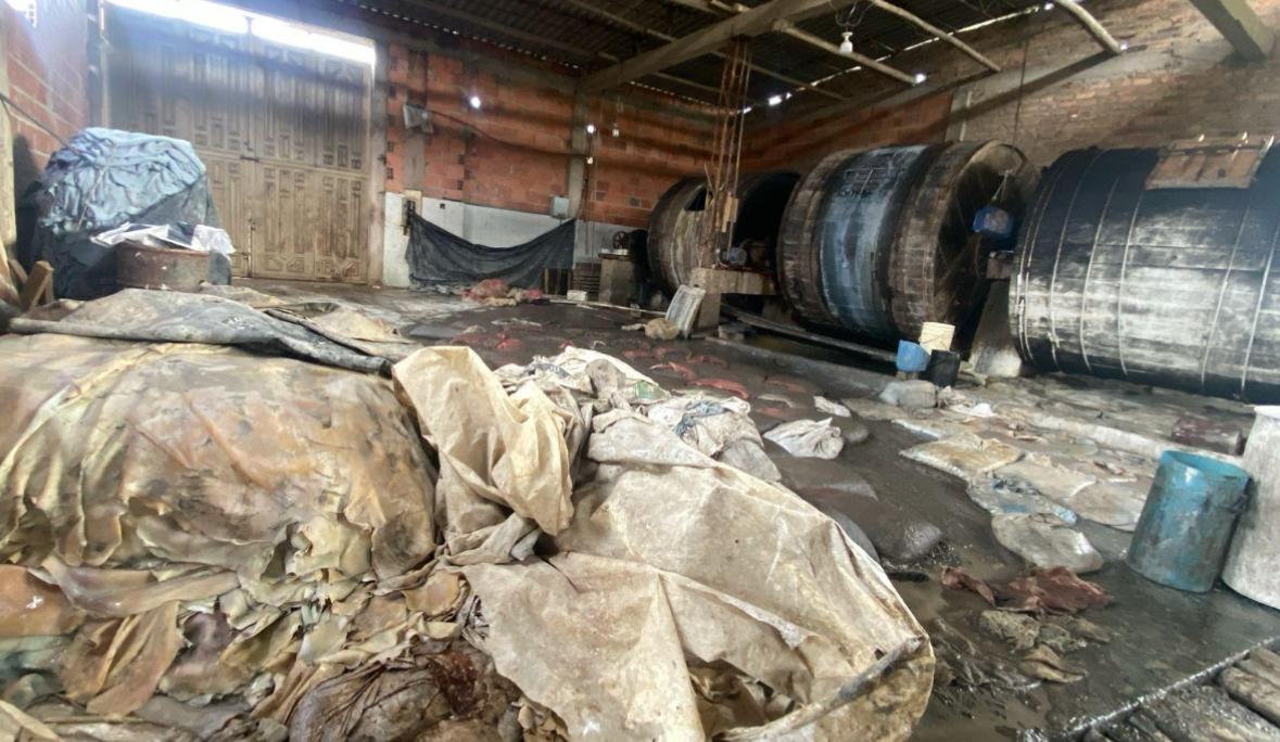 Autoridades suspenden descargas contaminantes de una curtiembre en la cuenca alta del río Bogotá