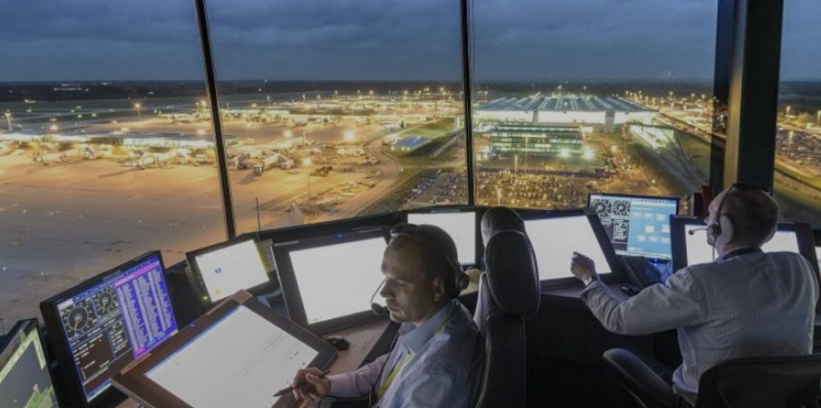 Huelga de controladores aéreos obliga a cancelar 400 vuelos en Francia