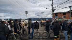 Mineros bloquean Ruta 45 la vía Ubaté–Bogotá