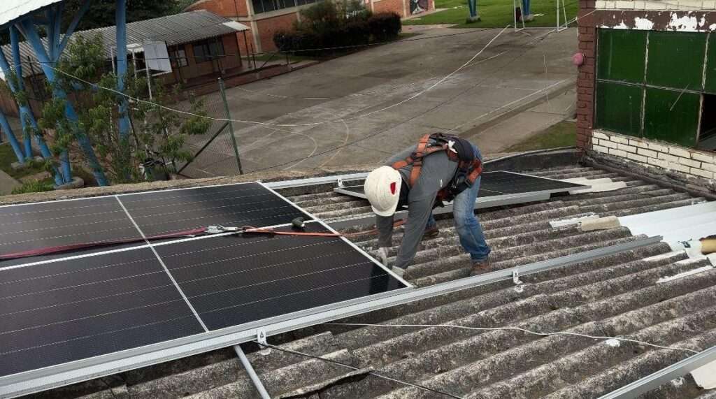Colegios de Cundinamarca ahorran electricidad con paneles solares