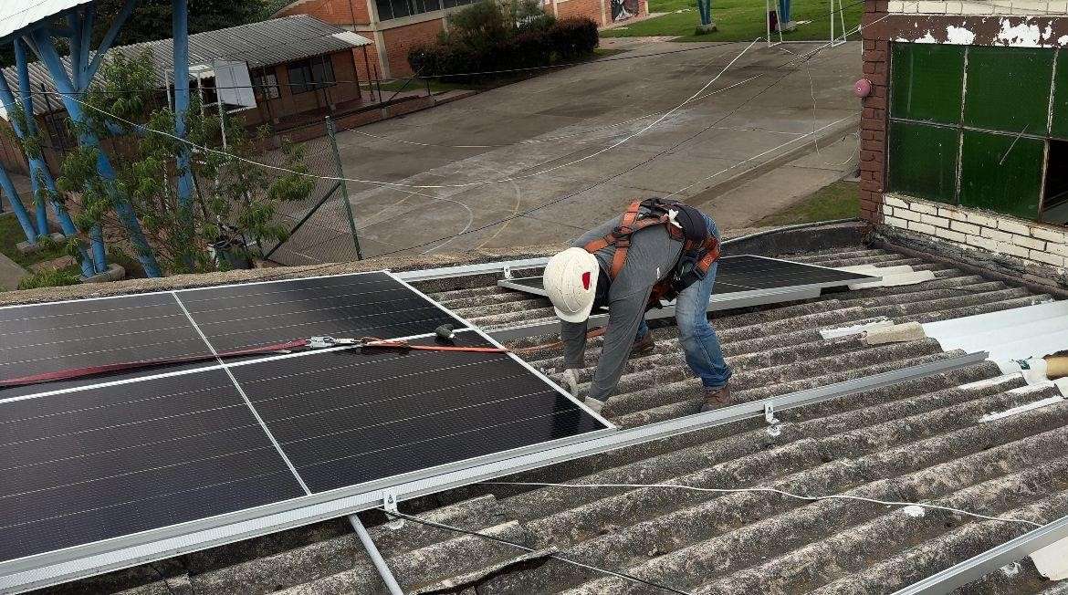 Colegios de Cundinamarca ahorran electricidad con paneles solares
