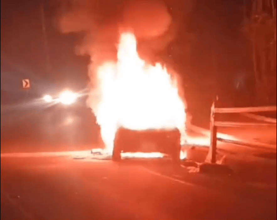 Dos personas heridas tras incendio vehicular en la vía Facatativá–El Rosal