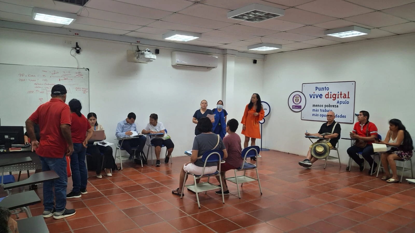 Capacitan a líderes comunitarios de Apulo para mejorar acceso en salud