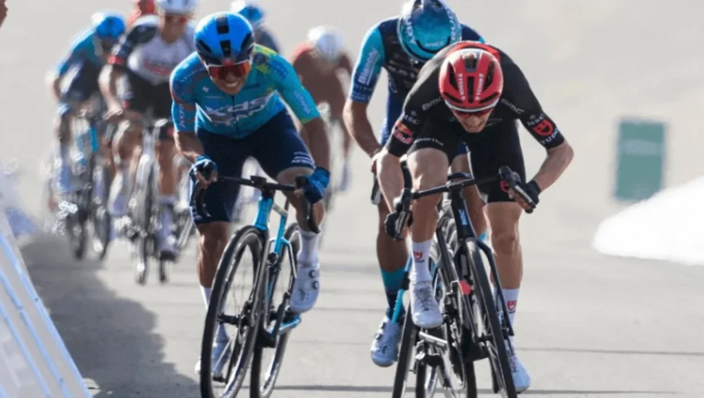 Sergio Higuita se metió en la pelea por el título del AlUla Tour