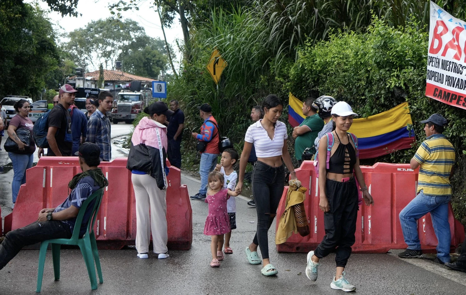 Acuerdo entre Gobierno y campesinos abre camino para levantar bloqueos viales en Santander