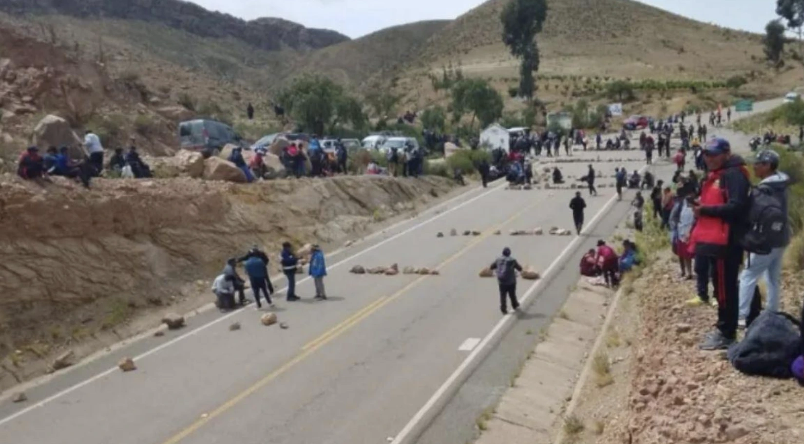 Crisis en Bolivia deja bloqueos, desabastecimiento y presión internacional