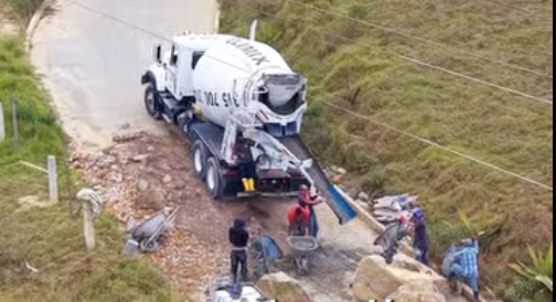 Bojacá construye placa huella de seis metros para facilitar el tránsito rural