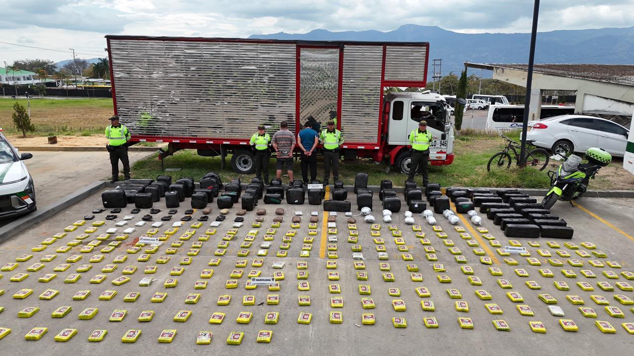 Incautan 676 kilos de marihuana en vía Girardot-Bogotá, las acciones dejan dos capturados