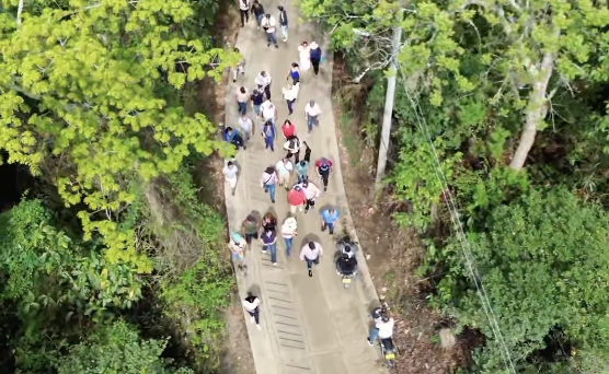 Cachipay ejecuta 110 metros de placa huella en la vereda La Laguna