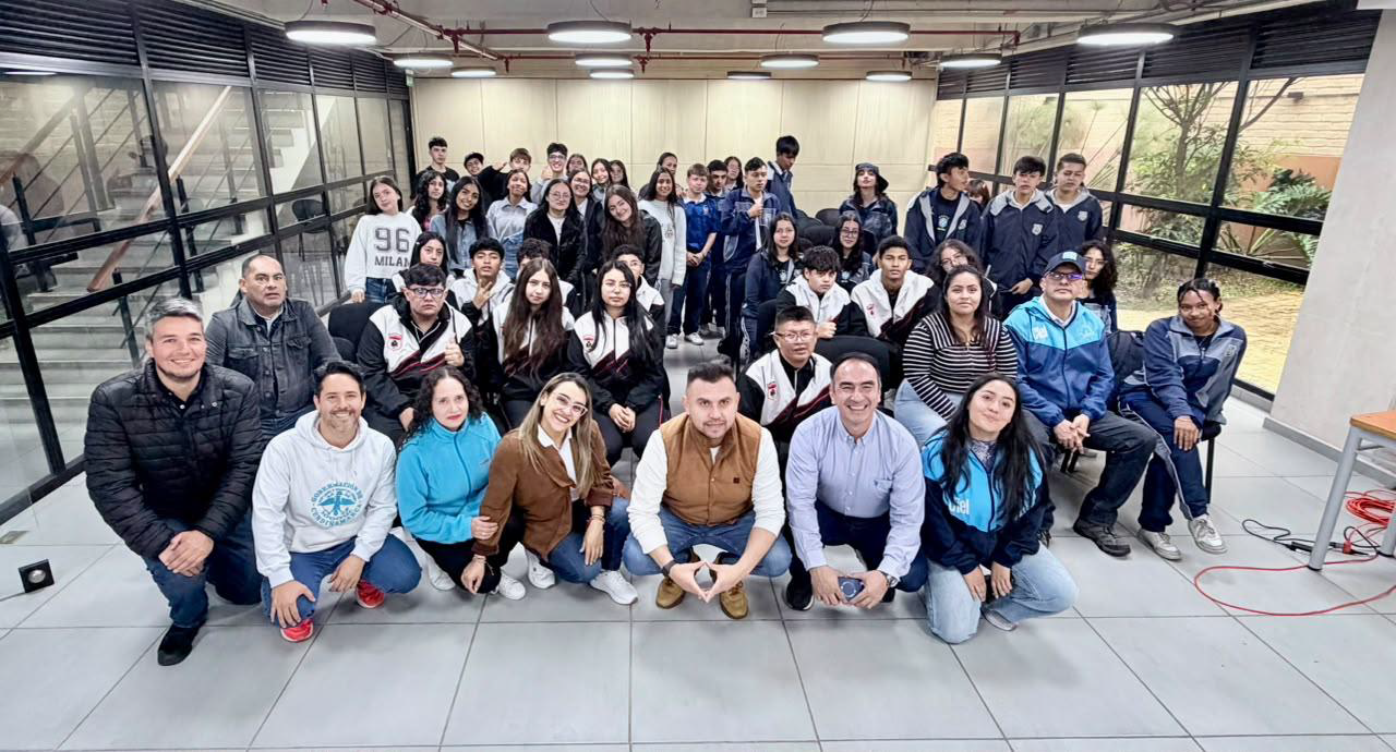 Estudiantes de Funza participaron en talleres de cohetería, realidad aumentada y drones
