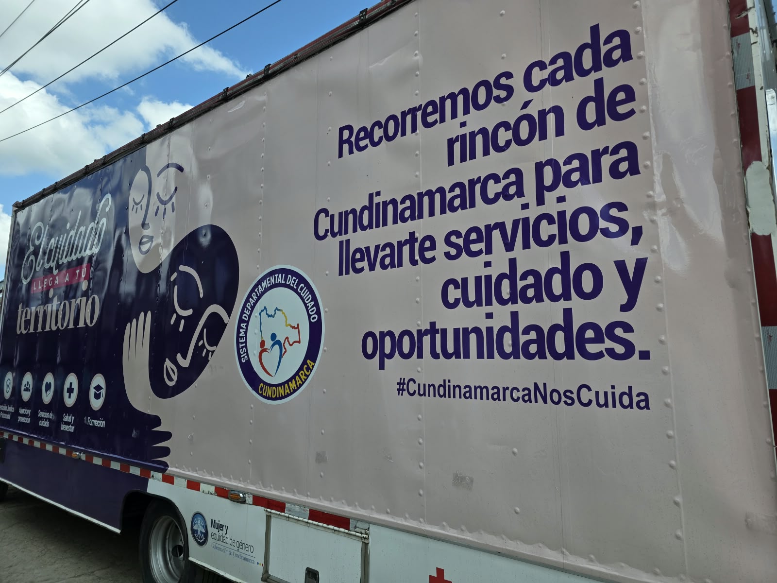 Unidad Móvil del Cuidado llega Yacopí con servicios de bienestar y orientación