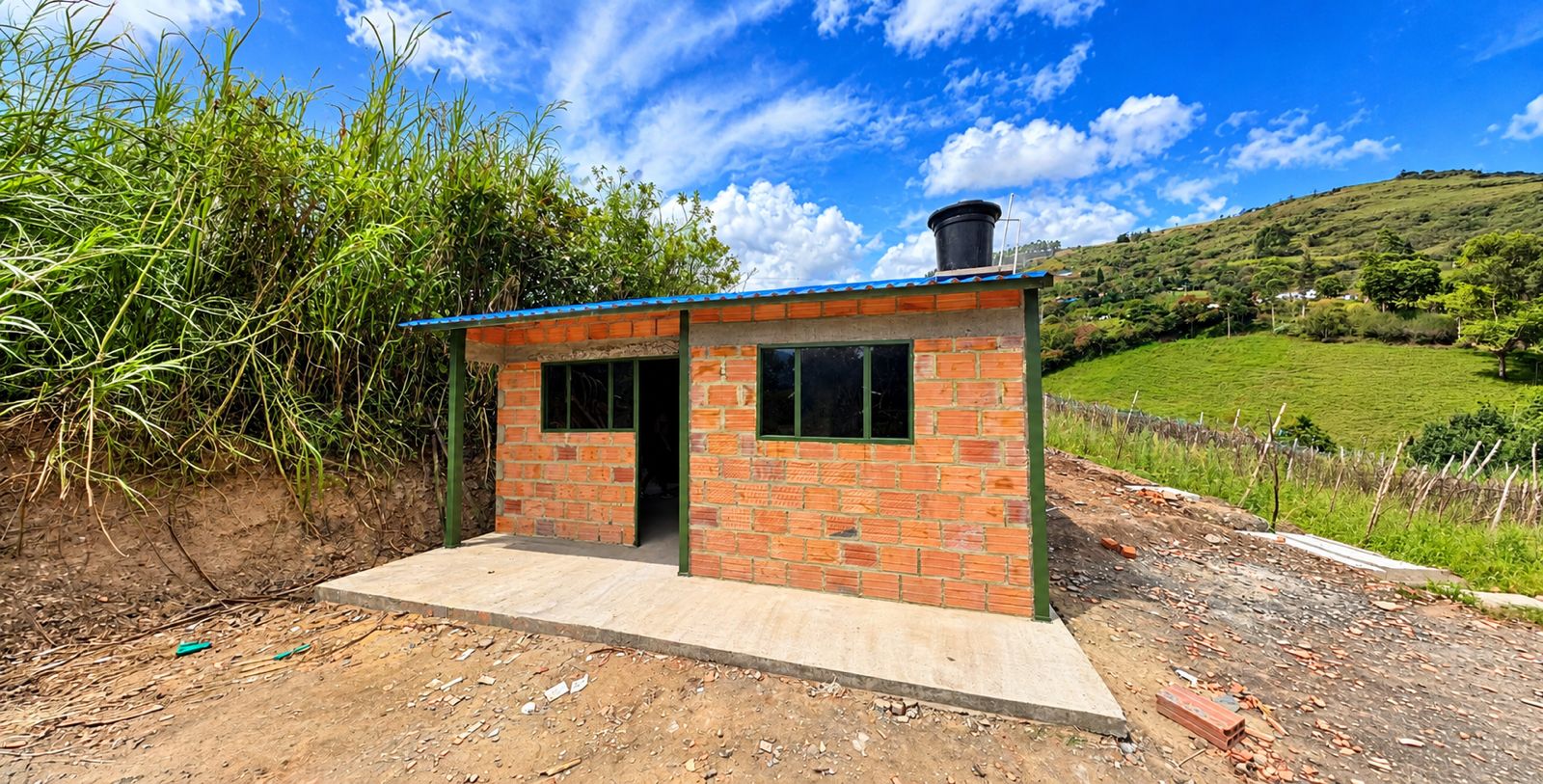 Once familias rurales de Fómeque estrenan casa propia 