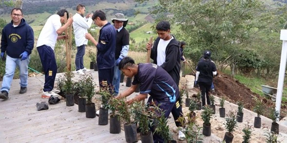 Estudiantes de Suesca estrenan granja escolar para aprender sobre sostenibilidad y producción rural